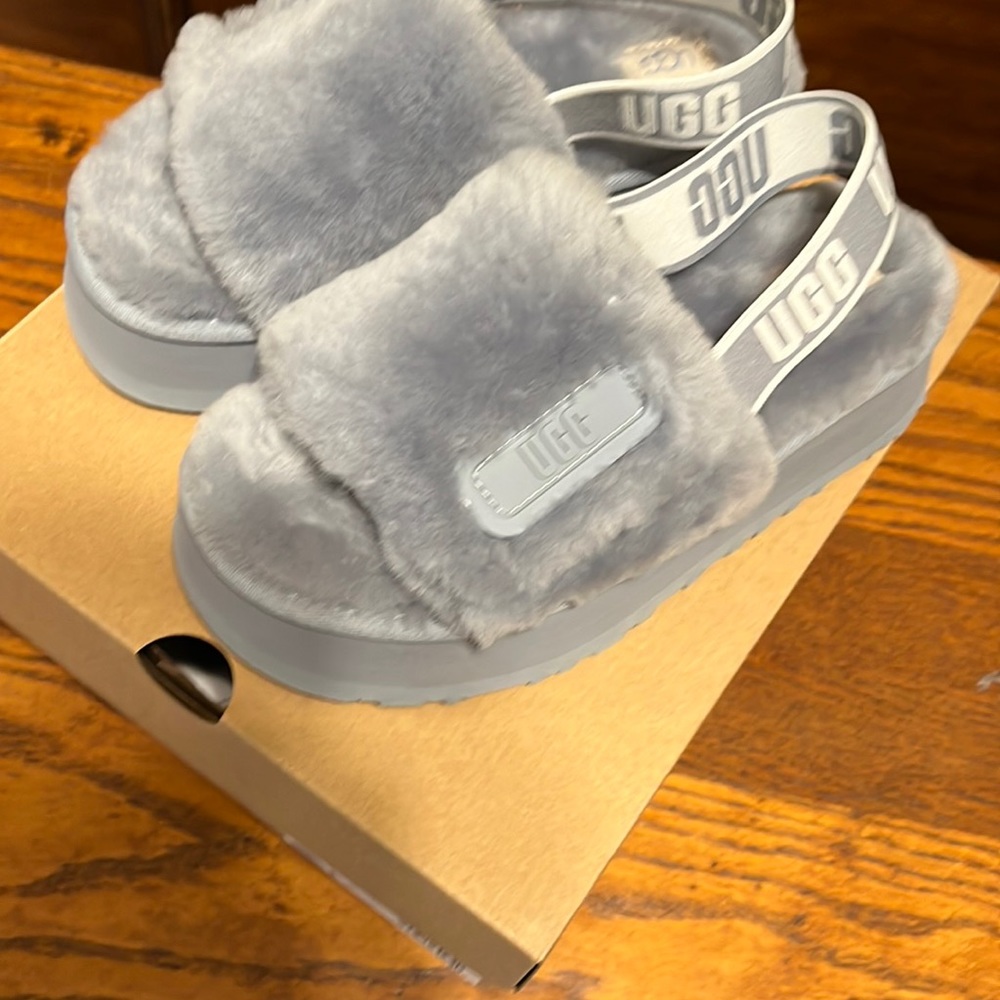 Uggs women’s size 6 never worn